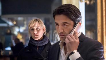 Bild: WDR/Thomas Kost Martina Bönisch (Anna Schudt, l) mit Tarim Abakay (Adrian Can, r).