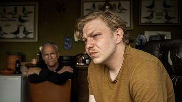 Bild: WDR/Bavaria Fiction GmbH/Martin Valentin Menke Max Ballauf (Klaus J. Behrendt) und Schenk vernehmen Yannik Schnitzler (Leonard Kunz).