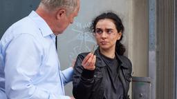 Moritz Eisner (Harald Krassnitzer) und Azra (Mariam Hage)