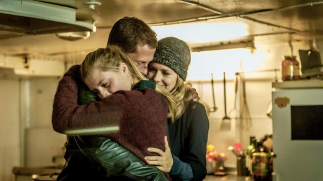 Bild: NDR/Gordon Timpen Nick (Til Schweiger, Mitte), Lenny (Luna Schweiger) und Isabella (Stefanie Stappenbeck, re.)