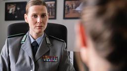 Oberstleutnant Angelika Limbach (Katrin Röver) ist die Vorgesetzte des Verdächtigen, bei ihr versucht Johanna Stern (Lisa Bitter)  herauszufinden, ob es innerhalb der Bundeswehr Vorwürfe gegen ihn gab.