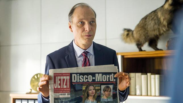 Bild: MDR Peter Michael Schnabel (Martin Brambach) ärgert sich über die Berichterstattung, die Laura Nix als Zeugin verrät.