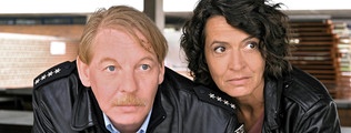 Reminiszenz an 1991: Ben Becker als Stefan Tries, Polizist in Zarten in der Westpfalz, Ulrike Folkerts als Lena Odenthal, Hauptkommissarin aus Ludwigshafen, die in ihrem 70. Fall im Einsatz ist und 30 Jahre Tatort feiert.