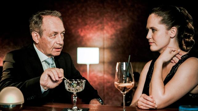 Bild: ARD Degeto/ORF/Cult Film/Petro Domenigg Sybille Wilderin (Emily Cox) und David Weimann (Robert Hunger-Bühler).