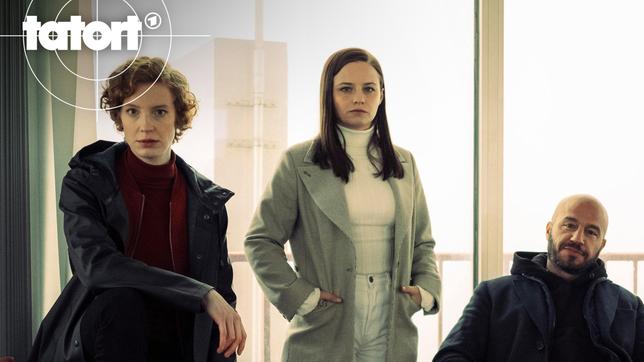 Bild: Radio Bremen/Christine Schroeder Neues Ermittler-Team im Bremer Tatort: Linda Selb (Luise Wolfram, links), Liv Moormann (Jasna Fritzi Bauer, Mitte) und Mads Andersen (Dar Salim, rechts) müssen im "Tatort: Neugeboren" erst zueinander finden.