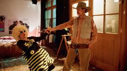 Liz Ritschard als Biene Maja verkleidet mit einem Cowboy