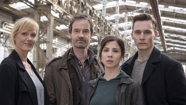 Die Dortmunder Tatort-Kommissare v.l.n.r. Martina Bönisch (Anna Schudt), Peter Faber (Jörg Hartmann), Nora Dalay (Aylin Tezel) und Jan Pawlak (Rick Okon).