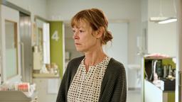 Trauer um ihre Mutter mischt sich bei Gesine Rathmann (Jenny Schily) mit der Enttäuschung über deren letzte Entscheidungen.