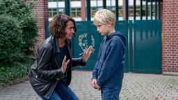 Traut sich der Schüler Pit (Finn Lehmann), Lena Odenthal (Ulrike Folkerts) von seinem Streit mit Marlon zu erzählen?
