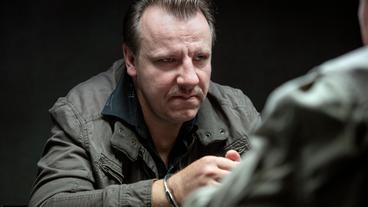 Bild: WDR/Thomas Kost Unter Mordverdacht: Markus Timotschek (Ronald Kukulies) hat seine Haftstrafe abgesessen, jetzt wird er wieder verhört.