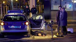 Zwei Polizisten wurden erschossen, mitten in Dortmund. Die Kommissare Faber (Jörg Hartmann) und Bönisch (Anna Schudt, r) werden nachts zum Tatort gerufen.