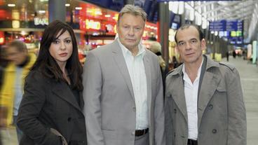 Bild: MDR/Steffen Junghans Simone Thomalla, Günter Junghans und Martin Wuttke am Flughafen Leipzig/Halle