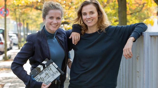 Bild: MDR/Wiedemann & Berg/Daniela Incoronato Cornelia Gröschel (l.) und Karin Hanczewski