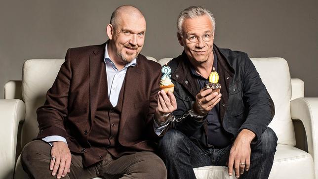 Bild: WDR/Frank Schoepgens Klaus J. Behrendt und Dietmar Bär feiern im Jahr 2017 20 Dienstjahre am "Tatort" Köln.