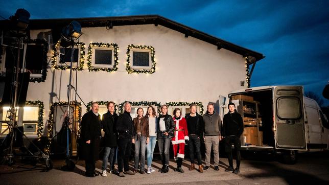 Drehstart in Köln: „Tatort: Des anderen Last“: Dietmar Bär ("Freddy Schenk"), Götz Bolten (Redakteur WDR), Klaus J. Behrendt ("Max Ballauf"), Susanne Bredehöft ("Sybille Jäger"), Tinka Fürst ("Natalie Fürst"), Nina Wolfrum (Regisseurin), Paula Kober ("Jenny Wegner"), Jan Kruse (Produzent  Bavaria Fiction), Mathias Neumann (Kameramann), Nils Hohenhövel ("Boris Riedle") (v.l.n.r.)