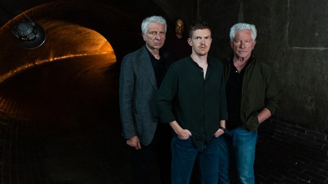 Bild: BR, Bavaria Fiction GmbH/Linda Gschwentner Franz Leitmayr (Udo Wachtveitl), Kalli Hammermann (Ferdinand Hofer) und Ivo Batic (Miroslav Nemec) (v.l.n.r.) ermitteln im "Tatort: Schau mich an"