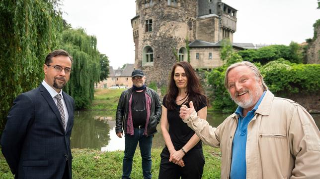 Die Dreharbeiten zum neuen Münster-"Tatort: Es lebe der König!" laufen: Jan Josef Liefers, Andreas Höfer (Kamera), Buket Alakuş (Regie) und Axel Prahl (v.l.n.r)
