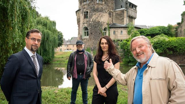 Bild: WDR/Thomas Kost Die Dreharbeiten zum neuen Münster-"Tatort: Es lebe der König!" laufen: Jan Josef Liefers, Andreas Höfer (Kamera), Buket Alakuş (Regie) und Axel Prahl (v.l.n.r)