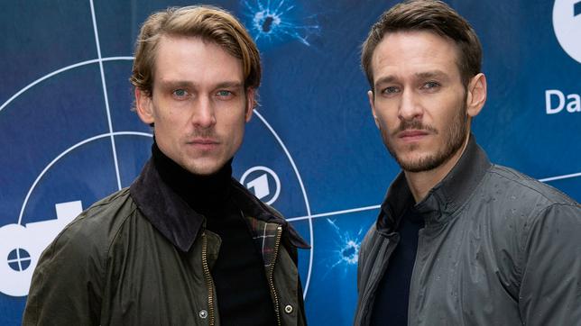 Dienstbeginn für die Hauptkommissare (v. l.) "Adam Schürk" (Daniel Sträßer) und "Leo Hölzer" (Vladimir Burlakov) in ihrem ersten Fall: "Tatort: Das fleißige Lieschen"