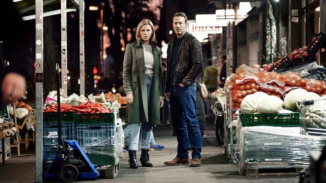 ARD/NDR TATORT: VERBORGEN, am Sonntag (16.04.23) um 20:15 Uhr im ERSTEN. Thorsten Falke (Wotan Wilke Möhring) und Julia Grosz (Franziska Weisz)