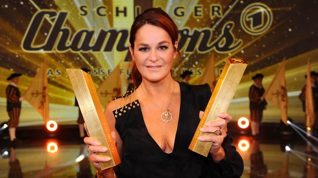 Bild: ARD/Jürgens TV/Dominik Beckmann Andrea Berg hat gleich zwei Trophäen abgeräumt.
