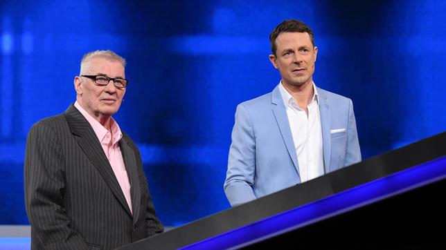 Bild: NDR/Uwe Ernst Kandidat Heinz Hoenig mit Moderator Alexander Bommes