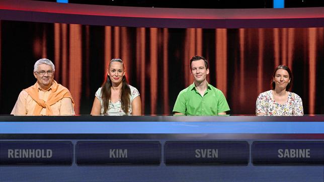 Die Kandiat:innen (v.l.n.r. am Panel): Reinhold Sindermann, Kim Thiel, Sven Jautz und Sabine Gerzen.