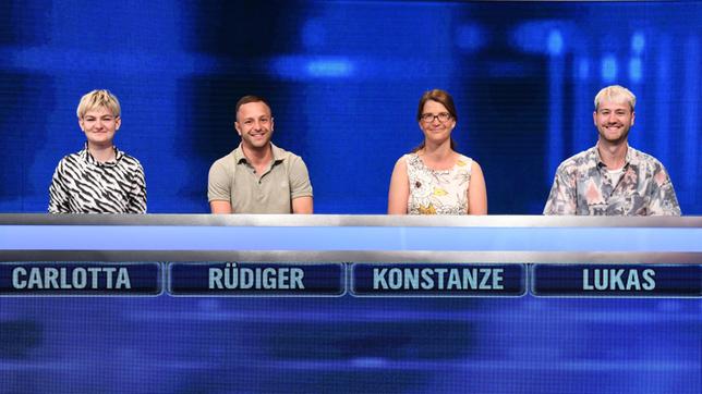 Bild: ARD/Uwe Ernst Die Kandidat:innen: Carlotta Dütz, Rüdiger Küstner, Konstanze von Oesen und Lukas Bärmann.