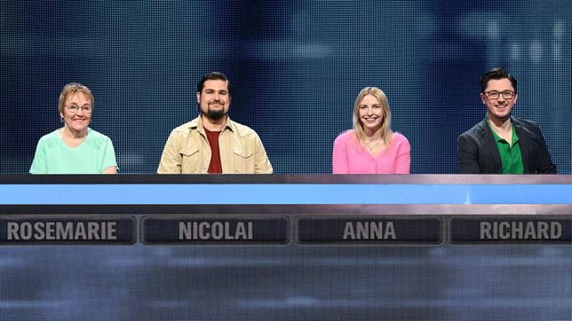 Bild: ARD/Uwe Ernst Die Kandidat:innen der Sendung (v.l.n.r. am Panel): Rosemarie Krahwinkel, Nicolai Paasch, Anna Doloschal, Richard Potrykus.