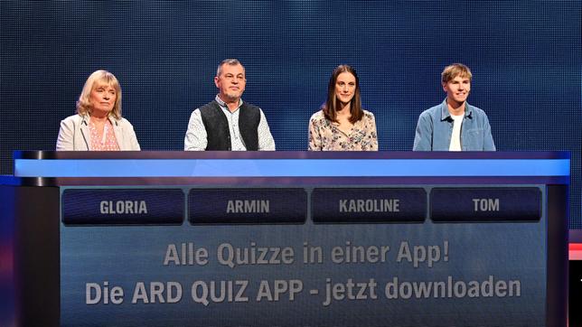 Die Kandidat:innen (v.l.n.r. am Panel): Gloria Mathern, Armin Hink, Karoline Stiblewski und Tom Schäfer.