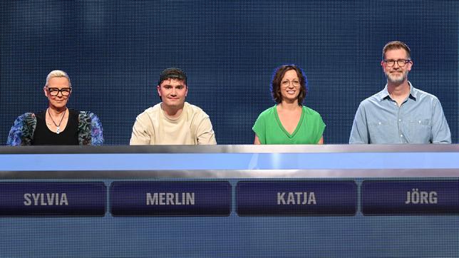 Die Kandidat:innen (v.l.n.r. am Panel): Sylvia Kurz-Tietz, Merlin Kujajewski, Katja Blum-Seidl und Jörg Vermeulen.