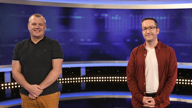 Bild: ARD/Uwe Ernst Jetzt wird aufgedreht! In fünf Ausgaben des Vorabendquiz‘ „Gefragt – Gejagt“ im Ersten treten beliebte Moderatorinnen und Moderatoren der Morning-Shows von ARD-Radiowellen gegen die „Jäger“ an. An ihrer Seite stehen vom 26. bis 30. Oktober 2020 je eine Hörerin bzw. ein Hörer aus dem jeweiligen Sendegebiet.