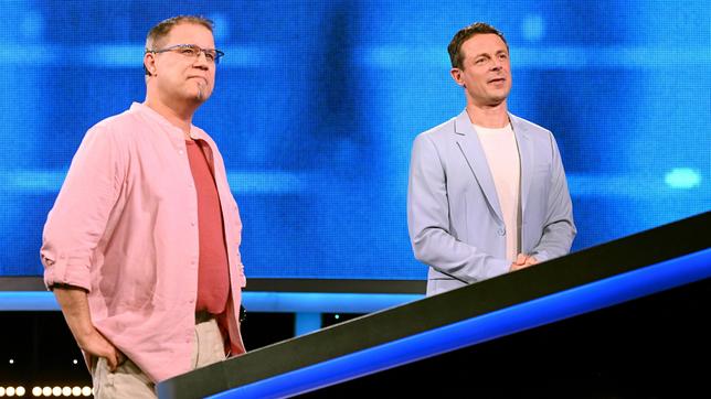 Bild: ARD/Uwe Ernst Kandidat Martin Schneider mit Moderator Alexander Bommes.