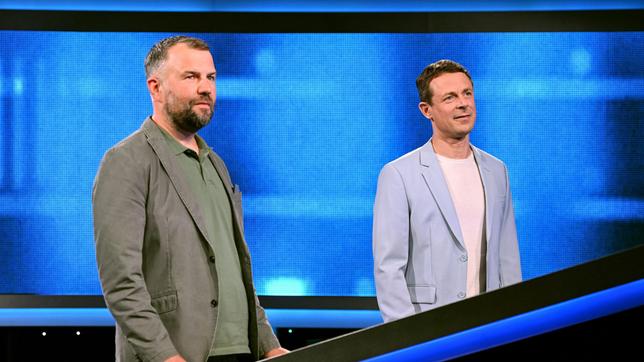 Bild: ARD/Uwe Ernst Kandidat Stephan Lesch mit Moderator Alexander Bommes.
