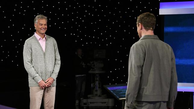 Bild: ARD/Uwe Ernst Moderator Alexander Bommes mit dem Kandidaten Axel Hager.