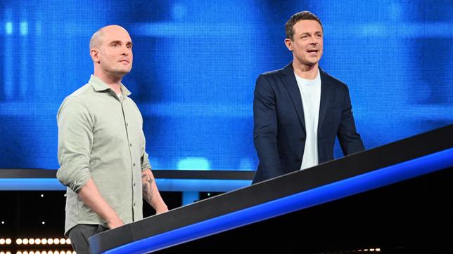Bild: ARD/Uwe Ernst Moderator Alexander Bommes mit dem Kandidaten Dominic Möller.