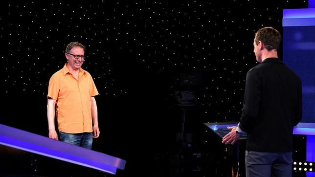 Bild: ARD/Uwe Ernst Moderator Alexander Bommes mit dem Kandidaten Hartmut Pospiech.