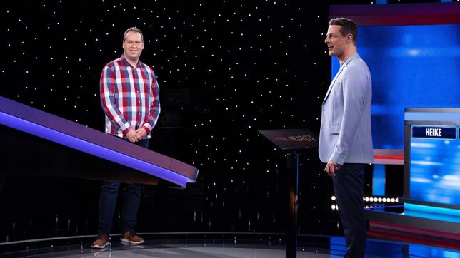 Bild: ARD/Uwe Ernst Moderator Alexander Bommes mit dem Kandidaten Marc-Philipp Gronau.