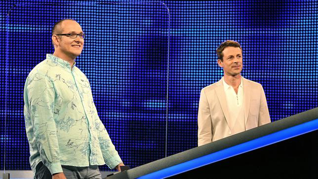 Bild: ARD/Uwe Ernst Moderator Alexander Bommes mit dem Kandidaten Oliver Döscher.