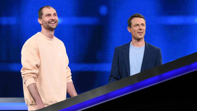 Bild: ARD/Uwe Ernst Moderator Alexander Bommes mit dem Kandidaten Oliver Moritz.