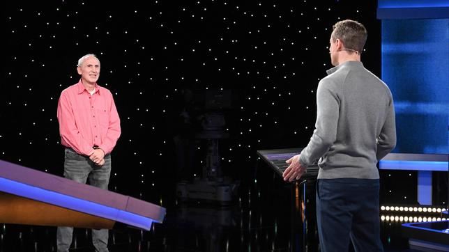 Bild: ARD/Uwe Ernst Moderator Alexander Bommes mit dem Kandidaten Ralf Kettler.
