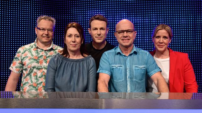 Moderator Alexander Bommes mit den Kandidaten: Andreas Büdenbender, Manuela Blattner, Uwe Fuchs und Tina Gehrke.