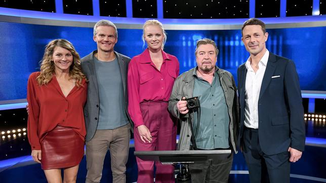 Moderator Alexander Bommes mit den Kandidaten: Armin Rohde, Franziska Knuppe, Thorsten Schröder und Luise Bähr