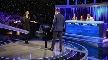 Bild: NDR/Uwe Ernst Moderator Alexander Bommes (2.) mit den Kandidaten: Barbara Becker (Schauspielerin und Designerin), Pascal Hens (Ex-Handballer), Barbara Wussow (Schauspielerin), Jürgen Tarrach (Schauspieler)
