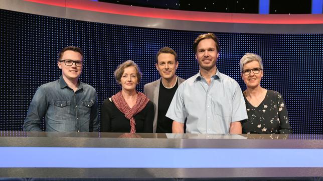 Bild: ARD/Uwe Ernst Moderator Alexander Bommes mit den Kandidaten: Dorian Memmer, Susanne Stolpmann, Christoph Creutz und Martina Kähler.