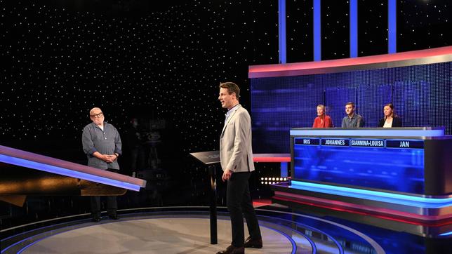 Moderator Alexander Bommes mit den Kandidaten: Jan E. Kukielka Iris Strube, Johannes Teck und Giannina-Louisa Wille.