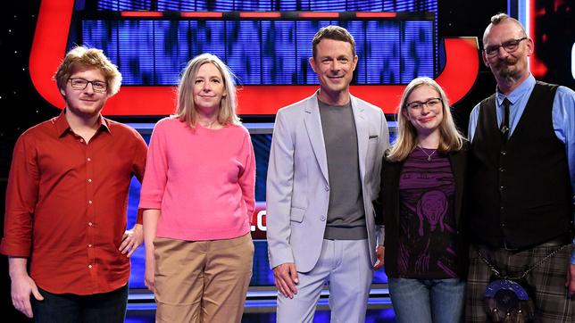 Bild: ARD/Uwe Ernst Moderator Alexander Bommes mit den Kandidaten Maciej Kazmierczak, Constanze Wiedemann, Sophia Rishyna und Ronald Döscher