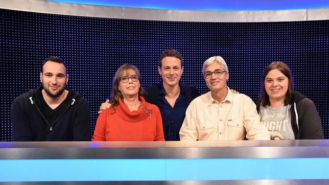 Bild: ARD/Uwe Ernst Moderator Alexander Bommes mit den Kandidaten (v.l.n.r.:) Michael Sack, Sabine Rehmert, Andreas Jeworrek und Sarah Sternhofer.