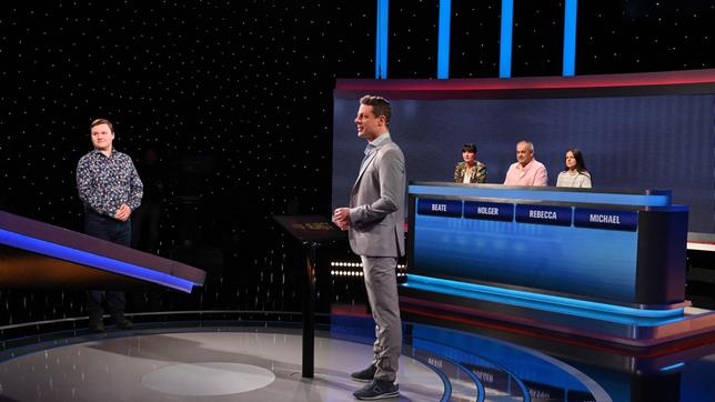 Moderator Alexander Bommes mit den Kandidaten: Michael Schüßler, Beate Okurowski, Holger Rohland und Rebecca Beck.