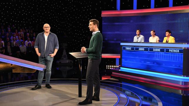 Bild: ARD/Uwe Ernst Moderator Alexander Bommes mit den Kandidaten Patrick Müller Tobias Jäser, Aniko Juhasz und Sabine Winter.